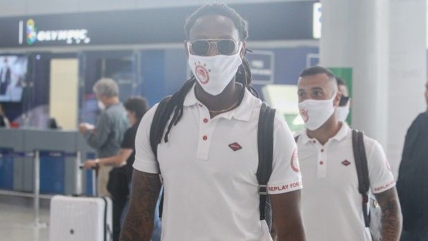 Ολυμπιακός: Αναχώρησαν για Θεσσαλονίκη με μάσκες (pics)