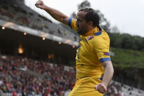 Sion's Greek forward Fanis Gekas celebrates after scoring a goal during the UEFA Europa League second-leg round of 16 SC Braga vs FC Sion football match at the Braga Municipal stadium in Braga on February 24, 2016.   / AFP / FRANCISCO LEONG        (Photo credit should read FRANCISCO LEONG/AFP/Getty Images)