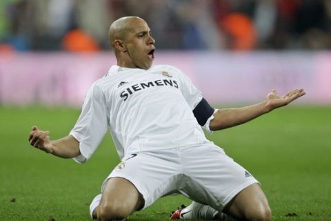 Real Madrid Brazilian player Roberto Carlos celebrates after scoring the fourth goal against Zaragoza during their Copa del Rey semi-final, second leg, soccer match in Madrid, Spain, Tuesday, Feb. 14, 2006. (AP Photo/Bernat Armangue)