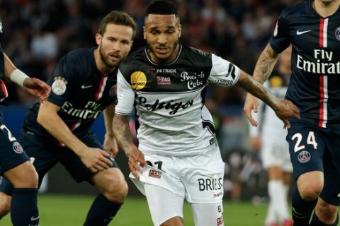 Guingamp's Sylvain Marveaux, center, challenges for the ball with Paris Saint Germain's Thiago Silva, left, Yohan Cabaye, second from left, and Marco Verratti, right, during his League One soccer match against Paris Saint Germain, at the Parc des Princes stadium, in Paris, France, Friday, May 8, 2015. (AP Photo/Thibault Camus)
