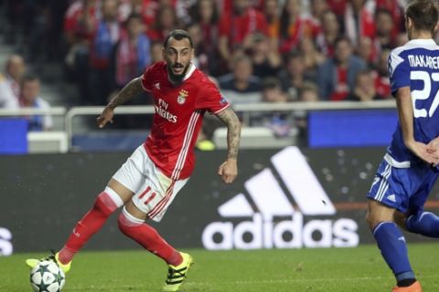 Benfica's Kostas Mitroglou, left, challenges Kiev's Yevhen Makarenko, right, during the Champions League group B soccer match between Benfica and Dynamo Kiev at the Luz stadium in Lisbon, Tuesday, Nov. 1, 2016. (AP Photo/Steven Governo)