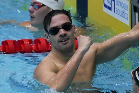 Ο Ανδρέας Βαζαίος μετά την κατάκτηση του χρυσού μεταλλίου στα 200 μέτρα μικτής ατομικής στο Ευρωπαϊκό Πρωτάθλημα 25άρας πισίνας