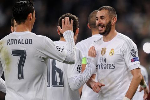 MADRID, SPAIN - DECEMBER 08:  Karim Benzema (R) of Real Madrid celebrates with Cristiano Ronaldo after scoring Real's 2nd goal during the UEFA Champions League Group A match between Real Madrid CF and Malmo FF at the Santiago Bernabeu stadium on December 8, 2015 in Madrid, Spain.  (Photo by Denis Doyle/Getty Images)