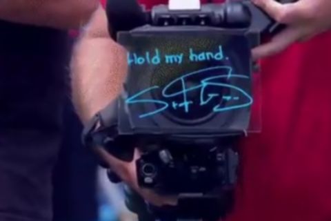 Το μήνυμα του Τσιτσιπά στην κάμερα μετά τη νίκη επί του Ρουντ: "Κράτα μου το χέρι"
