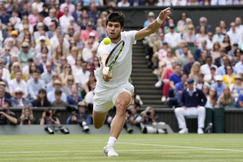 Spain's Carlos Alcaraz returns to Serbia's Novak Djokovic in the final of the men's singles on day fourteen of the Wimbledon tennis championships in London, Sunday, July 16, 2023. (AP Photo/Kirsty Wigglesworth)