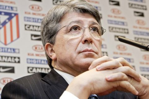 Atletico de Madrid's President Enrique Cerezo Torres is seen during a press conference in Madrid, Spain, Thursday, Jan. 12, 2006. Cerezo announced the dismissal of Argentine coach Carlos Bianchi arguing the dissatisfaction with the team's displays. Bianchi is the fourth coach in the Spanish league to lose his job this season after Real Madrid's Vanderlei Luxemburgo, Athletic Bilbao's Jose Luis Mendilibar and Alaves' Chuchi Cos. Atletico said reserve team coach Pepe Murcia would take temporary charge. (AP Photo/Bernat Armangue)
