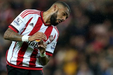 Sunderland's Yann M'Vila, left, vies for the ball with Southampton's Dusan Tadic, right, during the English Premier League soccer match between Sunderland and Southampton at the Stadium of Light, Sunderland, England, Saturday, Nov. 7, 2015. (AP Photo/Scott Heppell)