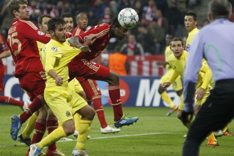 Bayern's David Alaba of Austria, right, and Villarreal's Joan Oriol challenge for the ball during their Champions League Group A soccer match between FC Bayern Munich and Villarreal in Munich, southern Germany, on Tuesday, Nov. 22, 2011. (AP Photo/Matthias Schrader)