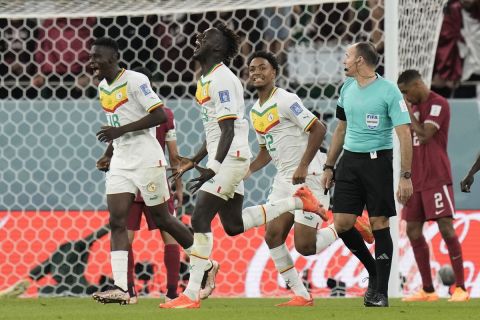 Οι παίκτες της Σενεγάλης πανηγυρίζουν τη νίκη επί του Κατάρ | 25 Νοεμβρίου 2022