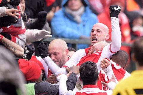20150125 - LIEGE, BELGIUM: Standard's Laurent Ciman (up) celebrates after scoring the 1-0 goal on his last game with Standard before his departure for a Canadian club during the Jupiler Pro League match between Standard de Liege and RSC Anderlecht, in Liege, Sunday 25 January 2015, on day 23 of the Belgian soccer championship. BELGA PHOTO YORICK JANSENS