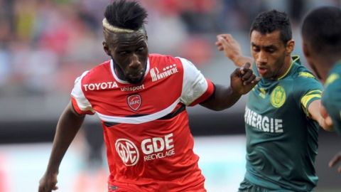 Valenciennes' French defender Arthur Masuaku (L) vies for the ball with Nantes' Romanian midfielder Banel Nicolita (R) during the French L1 football match between Valenciennes (VFC) and Nantes (FCN) on April 20, 2014 at the Stade du Hainaut in Valenciennes, northern France. AFP PHOTO /  FRANCOIS LO PRESTI        (Photo credit should read FRANCOIS LO PRESTI/AFP/Getty Images)