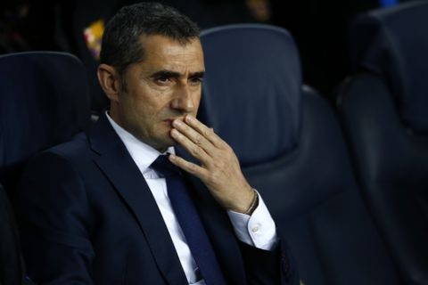 Barcelona coach Ernesto Valverde sits on the bench during the Champions League round of sixteen second leg soccer match between FC Barcelona and Chelsea at the Camp Nou stadium in Barcelona, Spain, Wednesday, March 14, 2018. (AP Photo/Manu Fernandez)