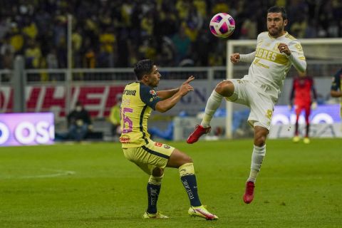 Ο Χουάν Βιγόν της Τίγκρες κόντρα στον Σαλβαδόρ Ρέγιες της Αμέρικα σε ματς πρωταθλήματος