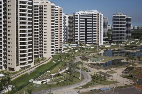 epa05367993 General view of buildings at the Olympic Village in Rio de Janeiro, Brazil, 15 June 2016. The village that will be venue for athlets of the Olympic Games Rio 2016 was presented to IOC prior of its opening on next 24 July.  EPA/Felipe Dana / POOL