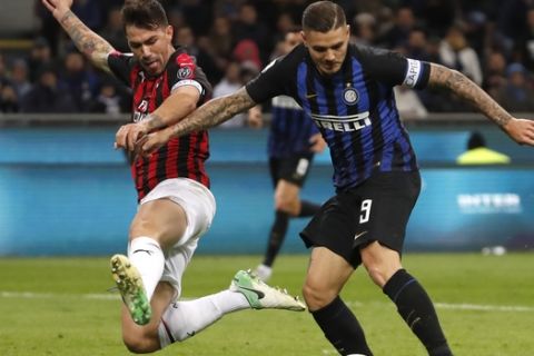 Inter Milan's Mauro Icardi, right, AC Milan's Alessio Romagnoli vie for the ball during the Serie A soccer match between Inter Milan and AC Milan at the San Siro Stadium, in Milan, Italy, Sunday, Oct. 21, 2018. (AP Photo/Antonio Calanni)