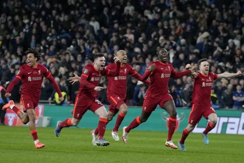 Οι παίκτες της Λίβερπουλ πανηγυρίζουν την κατάκτηση του League Cup κόντρα στην Τσέλσι | 27 Φεβρουαρίου 2022