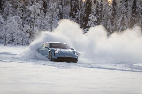 Porsche: Έλιωσε τους πάγους η ηλεκτρική Taycan