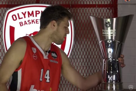 Ο Σάσα Βεζένκοβ μιλάει στην κούπα της EuroLeague