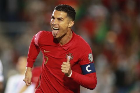 Ο Κριστιάνο Ρονάλντο πανηγυρίζει ένα από τα γκολ που σημείωσε με την εθνική Πορτογαλίας