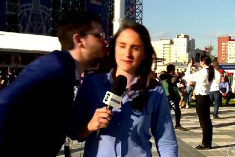 Βραζιλιάνα δημοσιογράφος τα "έχωσε" σε οπαδό που πήγε να την φιλήσει