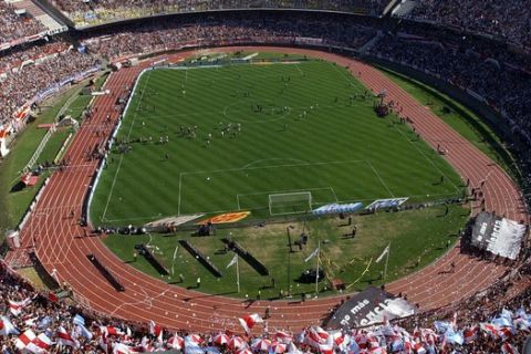 River Plate's Monumental stadium is seen as fans cheer before their Argentine first division match against Boca Juniors during in Buenos Aires, Sunday, Nov. 7, 2004. (AP Photo/Marcelo Gomez/La Nacion POOL)