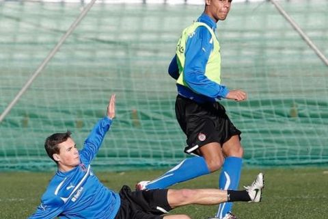 20130105 - MARBELLA, SPAIN: Club's Birger Verstraete and Club's Zinho Gano fight for the ball during a training session of Belgian soccer team Club Brugge at their winter training camp in the Marbella Football center, in Marbella, Spain, Saturday 05 January 2013. BELGA PHOTO BRUNO FAHY