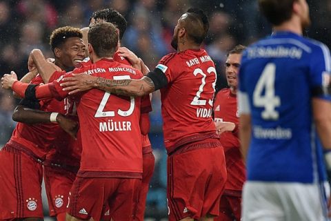 GELSENKIRCHEN, GERMANY - NOVEMBER 21:  David Alaba of Muenchen celebrates with his team-mates after scoring his team's first goal during the Bundesliga match between FC Schalke 04 and FC Bayern Muenchen at Veltins-Arena on November 21, 2015 in Gelsenkirchen, Germany.  (Photo by Matthias Hangst/Bongarts/Getty Images)