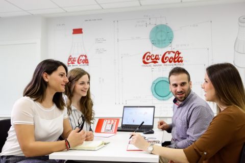 Το σκαλοπάτι για την επαγγελματική εξέλιξη των νέων από την Coca-Cola Τρία Έψιλον