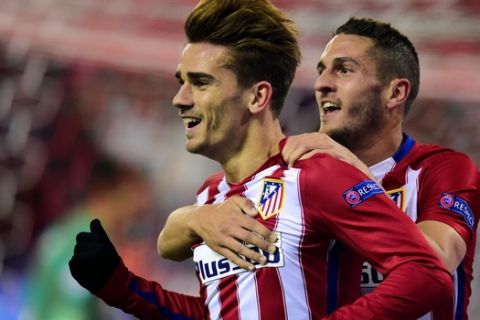 Atletico Madrid's French forward Antoine Griezmann (L) celebrates a goal with Atletico Madrid's midfielder Koke during the UEFA Champions League Group C football match Club Atletico de Madrid vs Galatasaray AS at the Vicente Calderon stadium in Madrid on November 25, 2015.   AFP PHOTO/ JAVIER SORIANO / AFP / JAVIER SORIANO        (Photo credit should read JAVIER SORIANO/AFP/Getty Images)