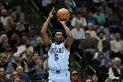 Memphis Grizzlies guard Vince Williams Jr. (5) shoots and sinks a 3-point basket in the first half of an NBA basketball game against the Dallas Mavericks in Dallas, Friday, Dec. 1, 2023. (AP Photo/Tony Gutierrez)