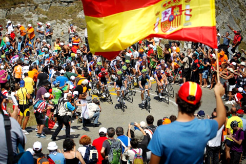 Vuelta a España, fight for red!