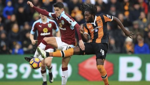 Burnley's Ashley Westwood, left, and Hull City's Dieumerci Mbokani fight for the ball during the English Premier League soccer match between Hull & Burnley at the KCOM stadium, Hull, England. Saturday, Feb. 25, 2017 (Mike Egerton/PA via AP)