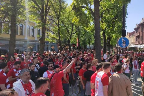 Final Four 2023, Ολυμπιακός - Ρεάλ Μαδρίτης: Κόκκινη βάφτηκε η πλατεία του Κάουνας, ώρες πριν τον τελικό
