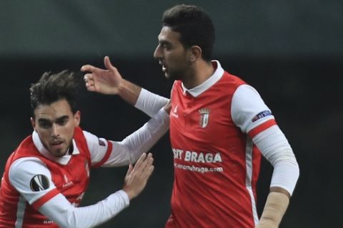 Braga's Ricardo Horta, 2nd from right, celebrates with Ahmed Hassan after scoring his side's first goal during the Europa League round of 32 second leg soccer match between SC Braga and Olympique de Marseille at the Municipal stadium in Braga, Portugal, Thursday, Feb. 22, 2018. (AP Photo/Luis Vieira)