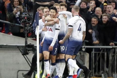 Tottenham's Son Heung-min (7) celebrates with teammates after scoring his side's third goal during the English Premier League soccer match between Tottenham Hotspur and Chelsea at Wembley Stadium in London, Saturday, Nov. 24, 2018.(AP Photo/Frank Augstein)