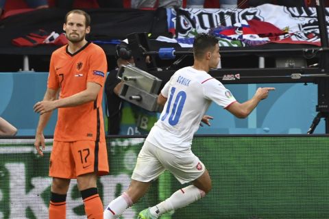 Ο Πάτρικ Σικ έχει κάνει το 2-0 στο Ολλανδία - Τσεχία και πανηγυρίζει | 27 Ιουνίου 2021