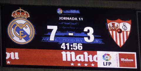 Partido de Liga entre el Real Madrid y el Sevilla en el Bernabéu. En la imagen, el marcador final. 

Spanish League match between Real Madrid and Sevilla. In this picture, the scoreboard.