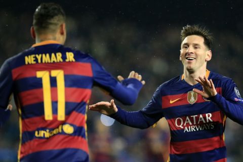 "Barcelona's Brazilian forward Neymar (L) celebrates a goal with Barcelona's Argentinian forward Lionel Messi during the UEFA Champions League Round of 16 second leg football match FC Barcelona vs Arsenal FC at the Camp Nou stadium in Barcelona on March 16, 2016. / AFP / PAU BARRENA        (Photo credit should read PAU BARRENA/AFP/Getty Images)"