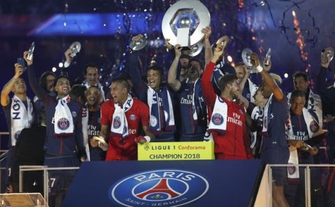 PSG players celebrate with the League One trophy after the soccer match between Paris Saint-Germain and Stade Rennais at the Parc des Princes stadium in Paris, Saturday May 12, 2018. (AP Photo/Christophe Ena)