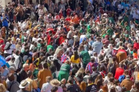 Η απόλυτη γιορτή του αθλητισμού: Οι φίλαθλοι των ομάδων του Copa del Rey γιορτάζουν μαζί στους δρόμους της Μάλαγα