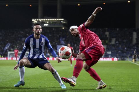 Ο Ζοάο Μάριο της Πόρτο κόντρα στον Πακετά της Λιόν σε ματς για το Europa League