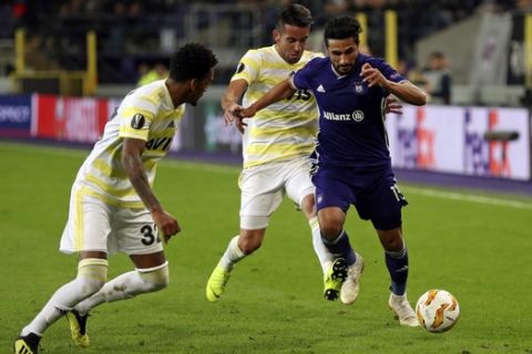 Anderlecht's Kenneth Saief, right, vies for the ball against Fenerbahce's Jailson, left, and Mauricio Isla and during the Europa League Group D soccer match between Anderlecht and Fenerbahce at the Constant Vanden Stock stadium in Brussels, Thursday, Oct. 25, 2018. The match ended in a 2-2 draw. (AP Photo/Francisco Seco)