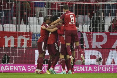 Οι παίκτες της Μπάγερν πανηγυρίζουν γκολ που σημείωσαν κόντρα στη Χέρτα για την Bundesliga 2021-2022 στην "Άλιαντς Αρένα", Μόναχο | Σάββατο 28 Αυγούστου 2021