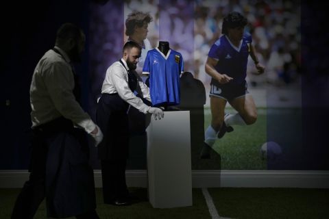 Η φανέλα του Ντιέγκο Μαραντόνα από τον ιστορικό προημιτελικό της Αργεντινής με την Αγγλία στο Παγκόσμιο Κύπελλο 1986, βγήκε σε δημοπρασία από τον οίκο δημοπρασιών Sotheby's | 20 Απριλίου 2022