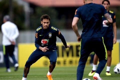 Brazil's Neymar plays during a practice session of the Brazilian national soccer team ahead the World Cup in Russia, at the Granja Comary training center in Teresopolis, Brazil, Thursday, May 24, 2018. (AP Photo/Silvia Izquierdo)