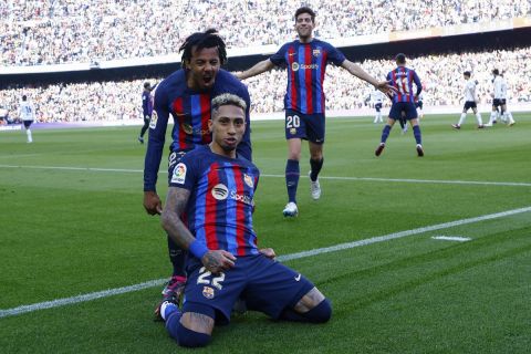 Ο Ραφίνια της Μπαρτσελόνα πανηγυρίζει γκολ που σημείωσε κόντρα στη Βαλένθια για τη La Liga 2022-2023 στο "Καμπ Νόου", Βαρκελώνη | Κυριακή 5 Μαρτίου 2023