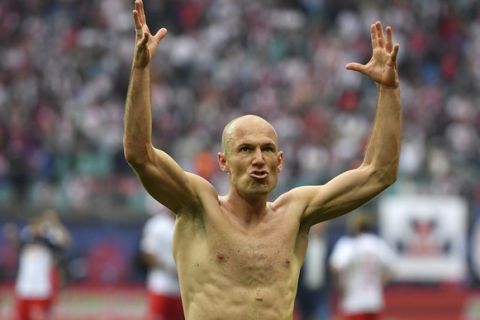 Bayern's Arjen Robben celebrates after the German Bundesliga soccer match between RB Leipzig and Bayern Munich at the Red Bull Arena in Leipzig, Germany, Saturday, May 13,  2017. ( (Hendrik Schmidt/dpa via AP)