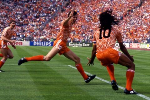 Marco Van Basten, at center, of the Netherlands soccer team celebrate with teammate Ruud Gullit, right, after scoring the winning goal during the final game of the European soccer Championships, on June 25, 1988 in Munich, West Germany. The Netherlands defeated Soviet Union 2-0 to win the Championship. (Ap Photo/Carlo Fumagalli)