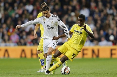 MADRID, SPAIN - MARCH 01:  Cristiano Ronaldo of Real Madrid competes for the ball with Joel Campbell of Villarreal during the La Liga match between Real Madrid CF and Villarreal CF at Estadio Santiago Bernabeu on March 1, 2015 in Madrid, Spain.  (Photo by Angel Martinez/Real Madrid via Getty Images)