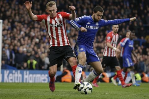Chelsea's Eden Hazard, right, competes for the ball with Southampton's James Ward-Prowse during the English Premier League soccer match between Chelsea and Southampton at Stamford Bridge stadium in London, Sunday, March 15, 2015.  (AP Photo/Matt Dunham)